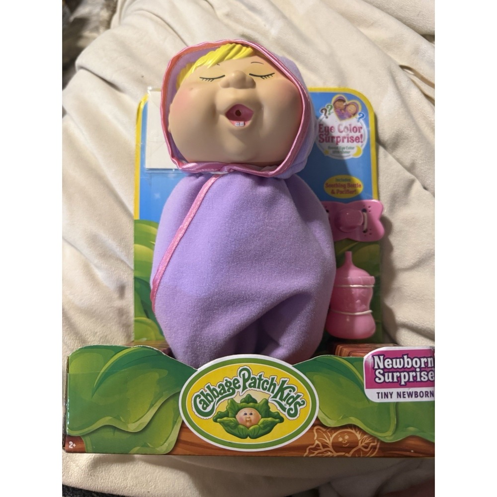 CABBAGE PATCH KIDS Newborn surprise Baby with Eye Color Reveal, Bottle Pacifier